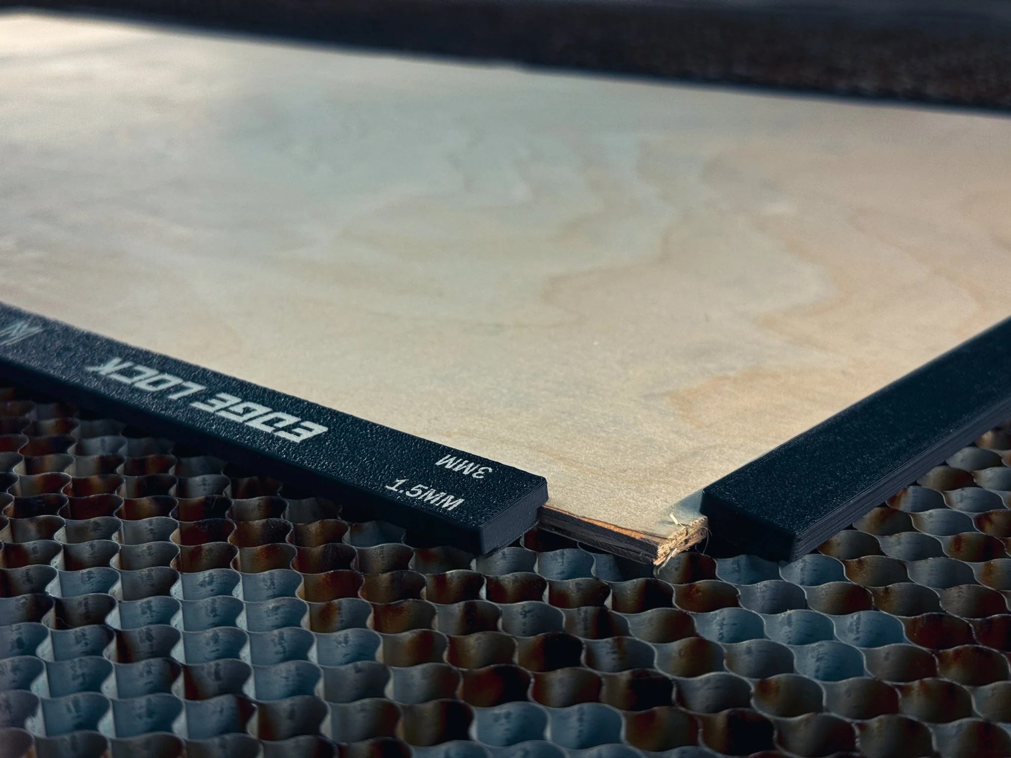 Edge Lock – Magnetic Hold Down Bars for Laser Engraving - Image 4