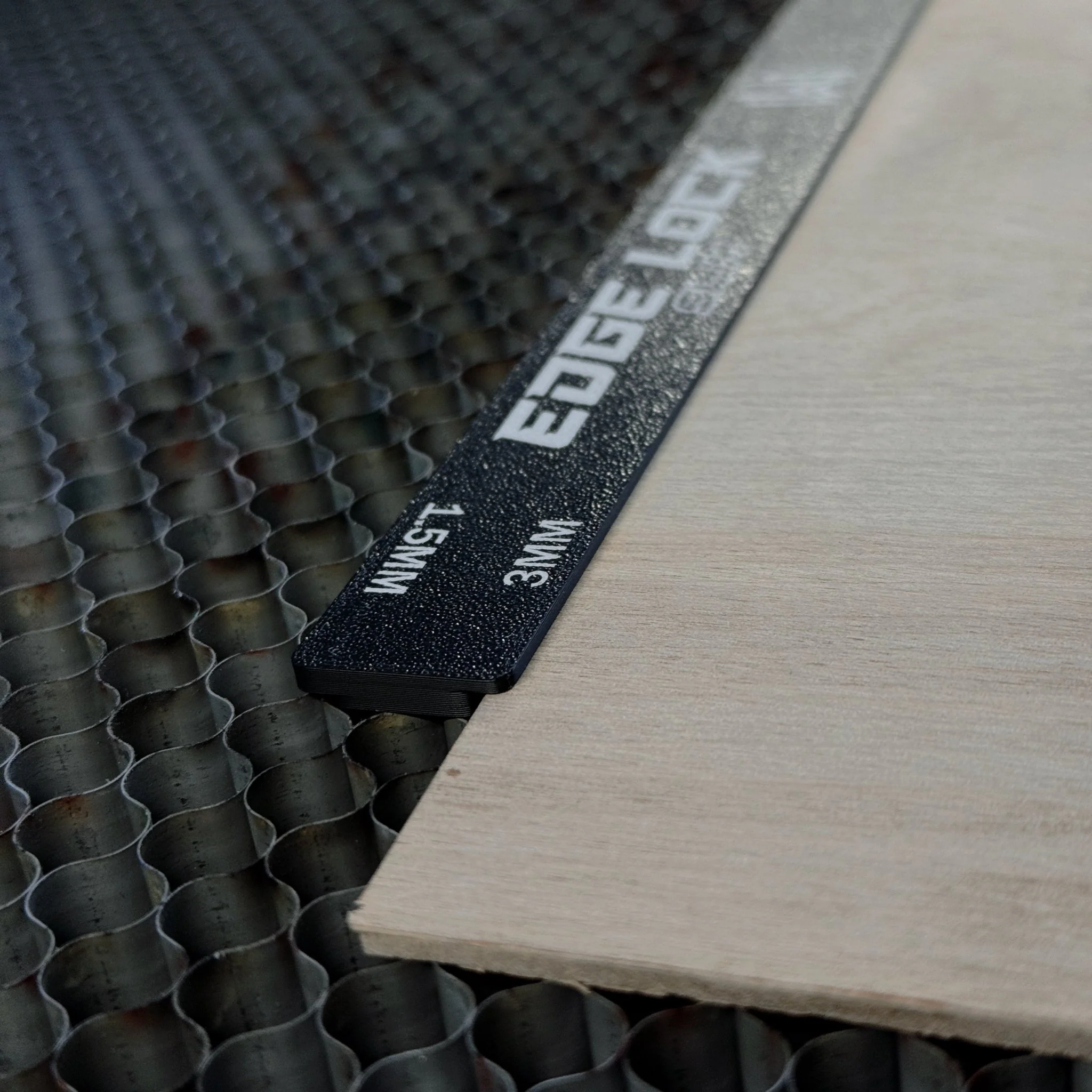 Edge Lock SLIM – Magnetic Hold Down Bars for Laser Engraving - Image 4