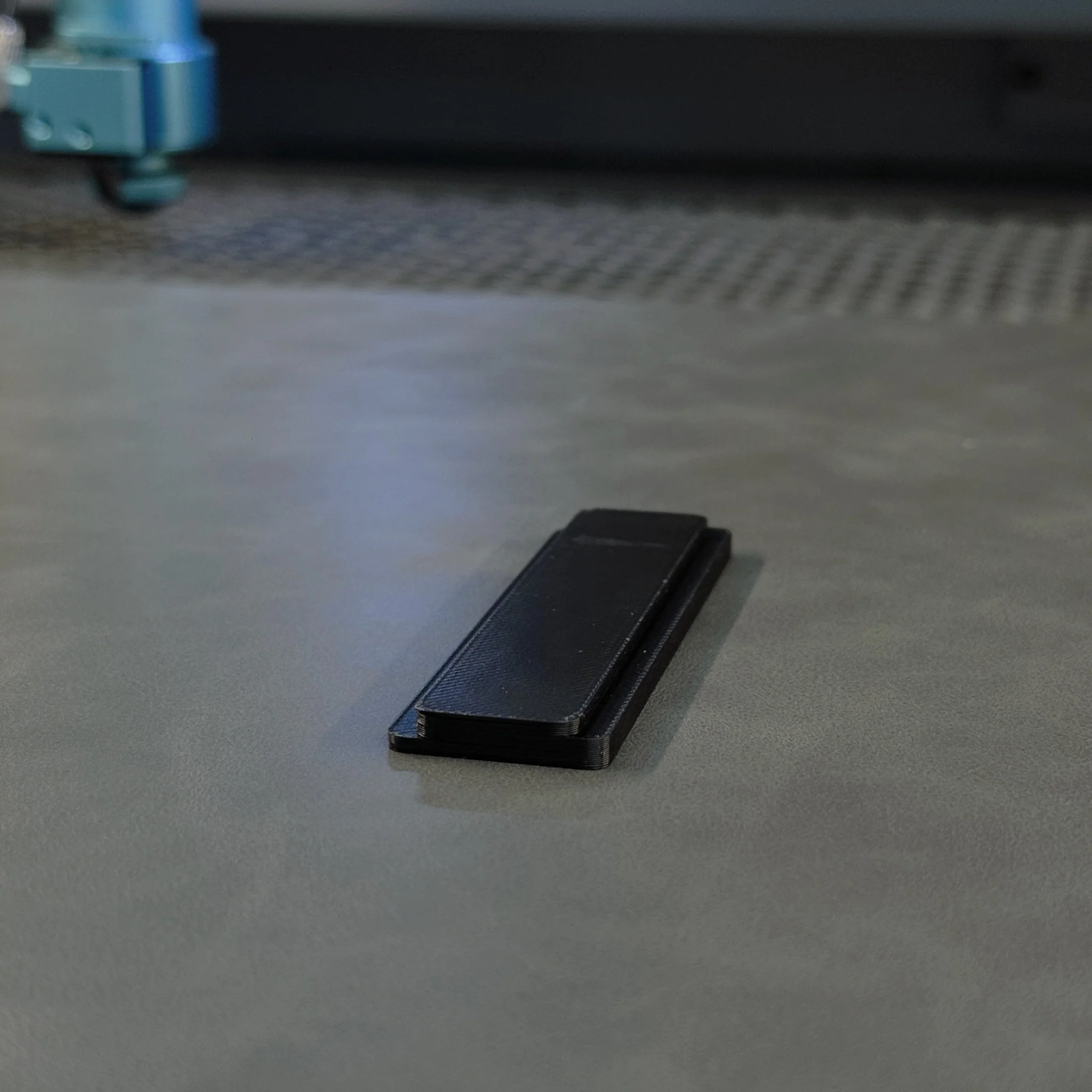 Edge Lock SLIM – Magnetic Hold Down Bars for Laser Engraving - Image 8